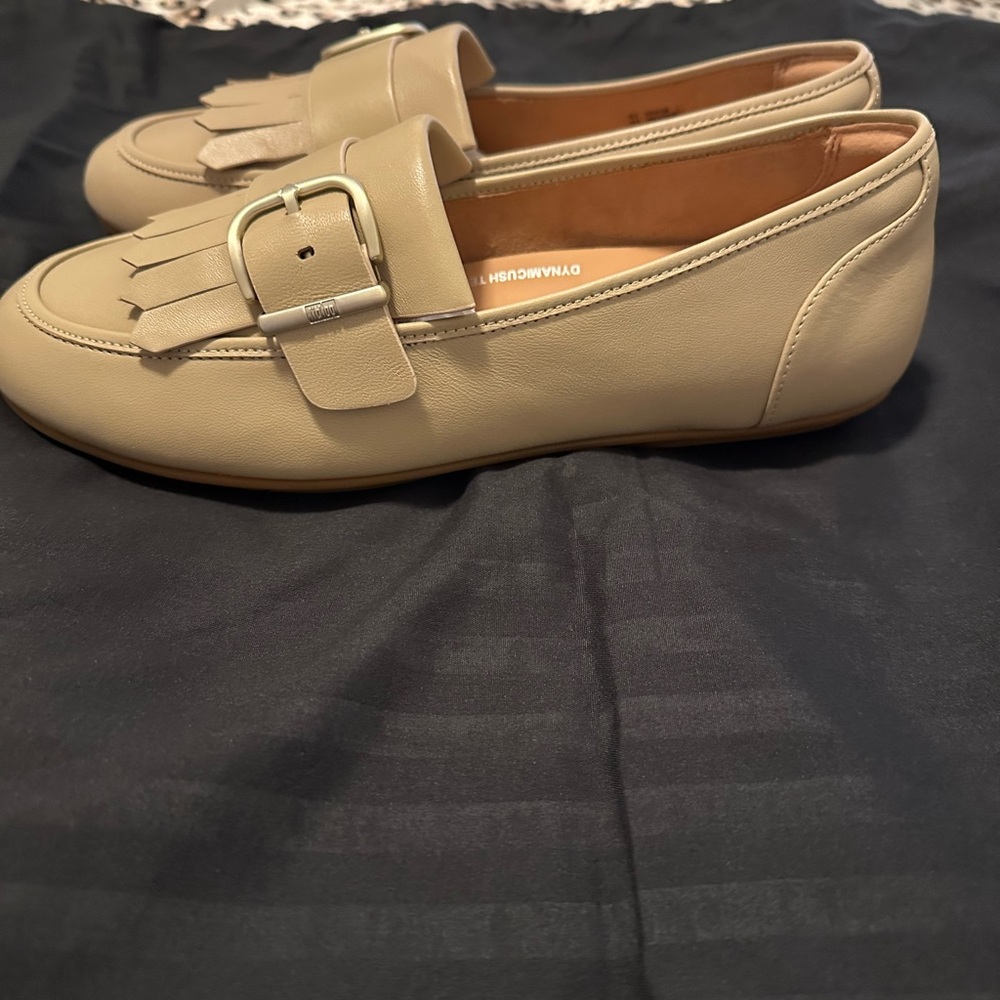 Fitflop Beige Loafers with Buckle and Fringe - Picture 6 of 7